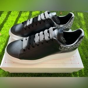 Alexander Mcqueens Size 45 E